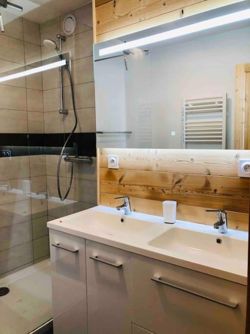 Appartement T4 8 Couchages Spacieux Et Cosy Au Pied Des Pistes Génos 外观 照片